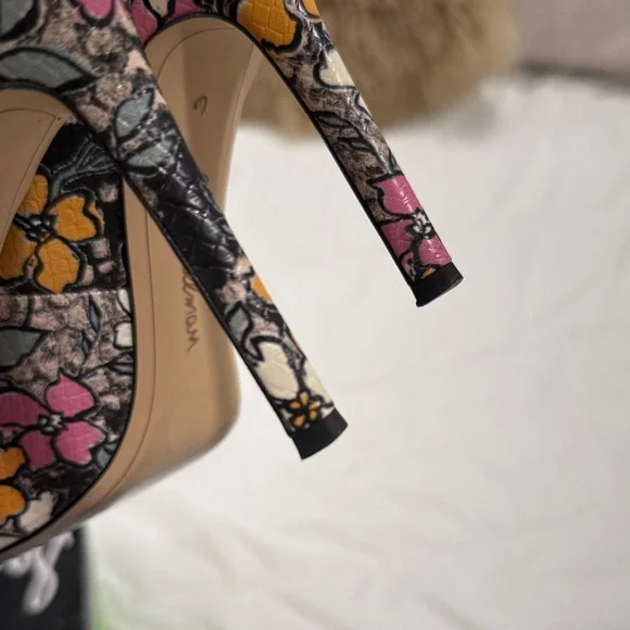 Sam Edelman Hazel Pump Floral Pattern - Picture 5 of 6